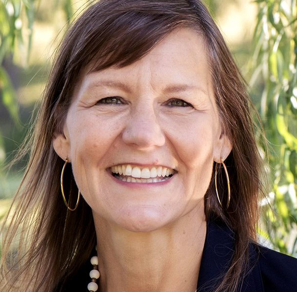 Cathy Murata headshot