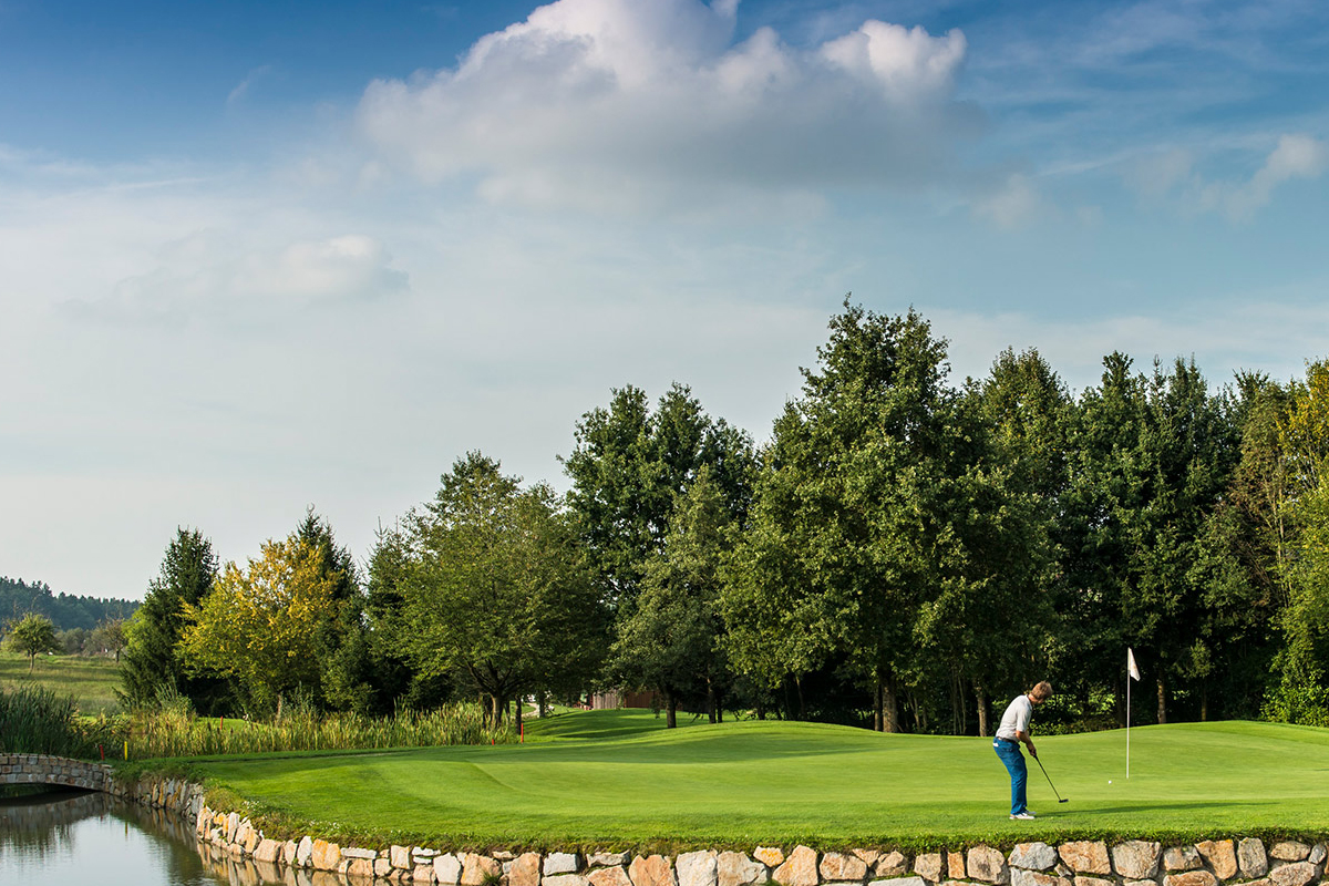 Golfing on the Danube .