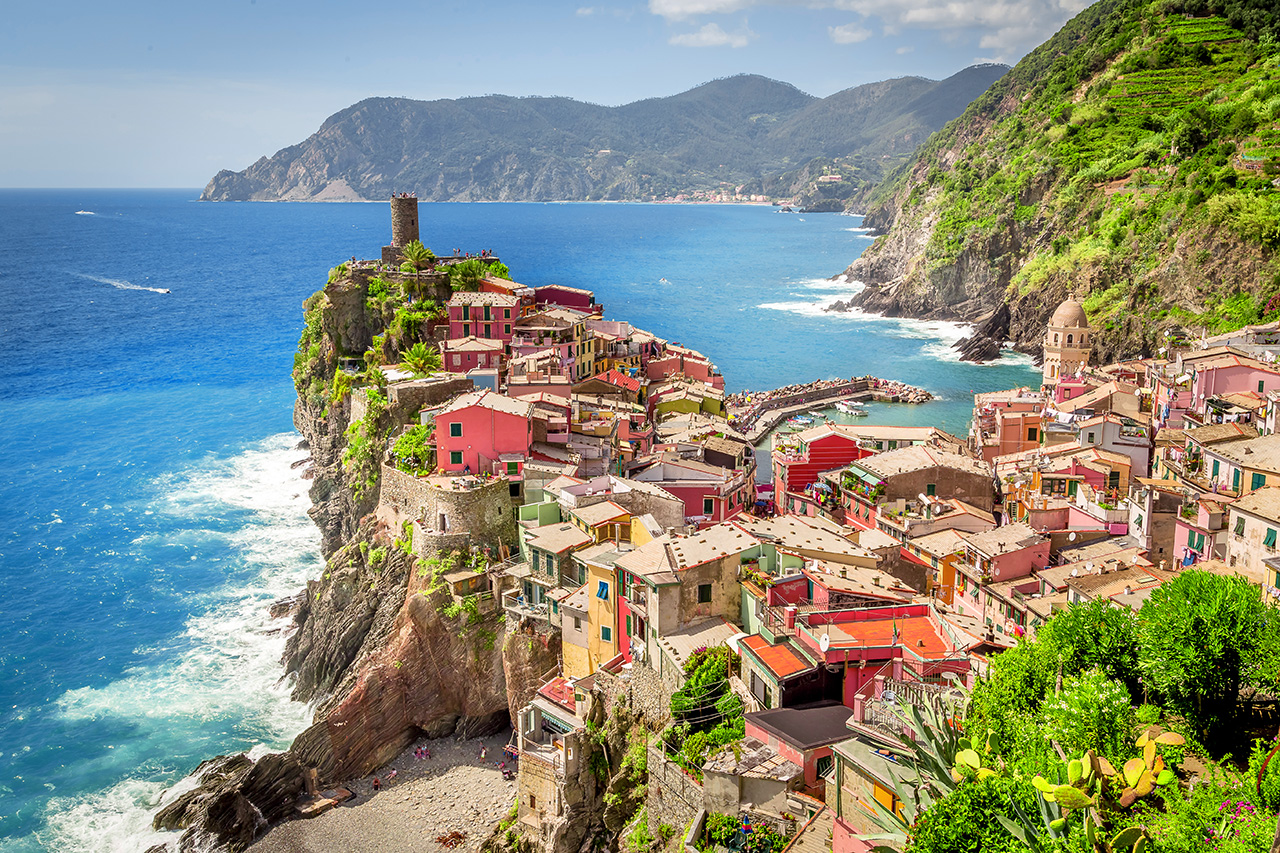 Scenic view of colorful village Vernazza and ocean coast in Cinque Terre, Italy, Europe